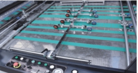 Fully Automatic Plastic Film Laminating Machine YFMA-590mm Format