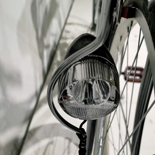 Титановое серебро / бежевый 26 дюймов женский велосипед трехскоростной ремень привода городской велосипед