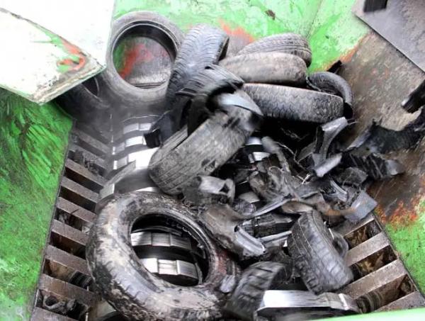 35kw*2 Triturador de pneus de resíduos de motores Dimensão do pneu de entrada inferior a 1200 mm
