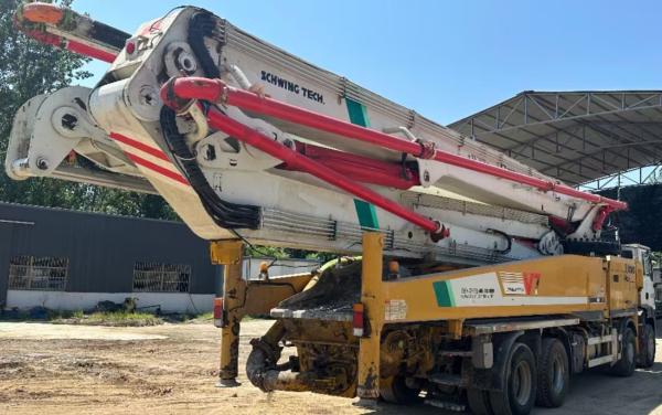 2020 XCMG HB62V pompe de gonflement en béton montée sur camion avec châssis SITRAK