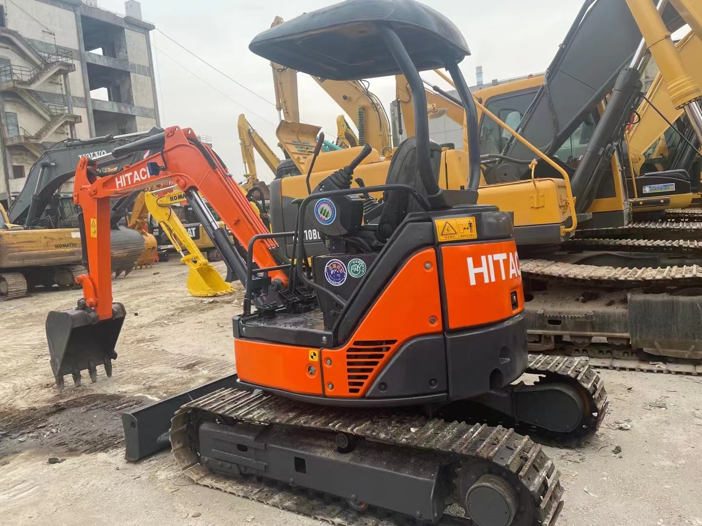 Многофункциональный использованный экскаватор Hitachi Экскаватор Hitachi ZX30U для садов и садов