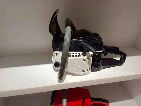 1.8KW Strong Power Wood Cutting Chainsaw 45.8CC Cutter Chainsaw High Speed