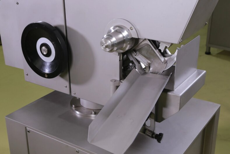 AKCDK-120 Electromagnetic Clutch Automatic Sausage Double Clipping Machine 70-100 Pieces Per Minute