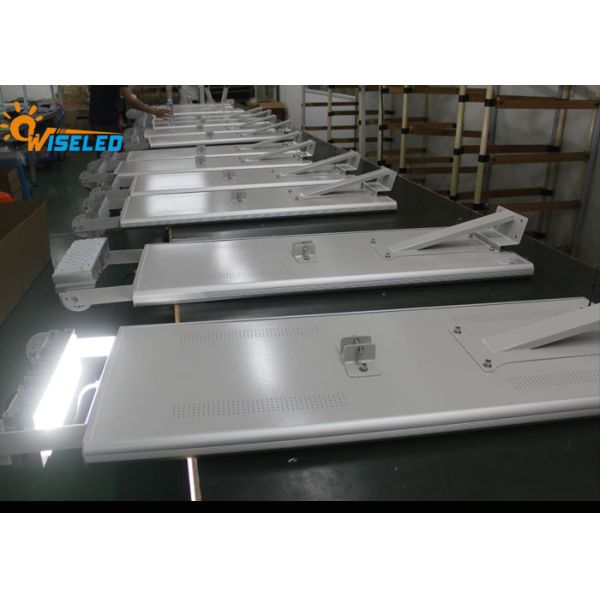 Угол пучка все в одном солнечном уличном свете СИД регулируемом с датчиком времени