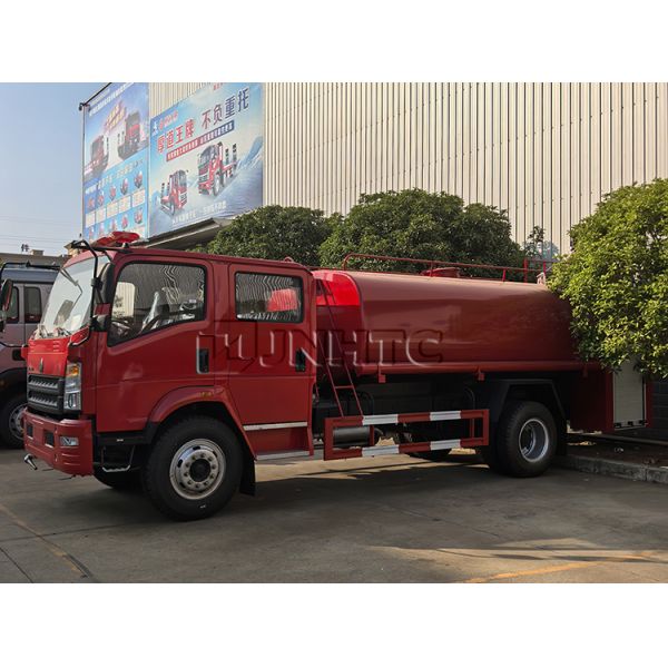 Fabricante HOWO 4x2 5000L Cisterna de agua Camión de bomberos Camión de combate a incendios Equipo de camión de bomberos Vehículo de bomberos