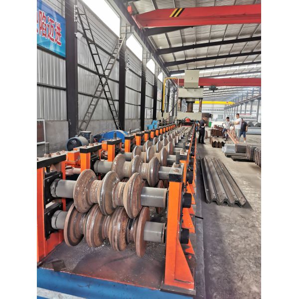 Автодорожная ограждение горячеоцинкованная сталь с использованием материала Q345 SJ345R для безопасности