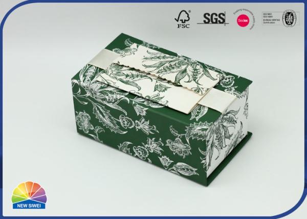 Caixa de presente de papel com design floral e tampa articulada para amigo