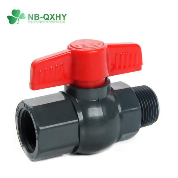 Equipamento de plástico válvula de esfera de PVC com proteção UV e conexão masculina-feminina no material