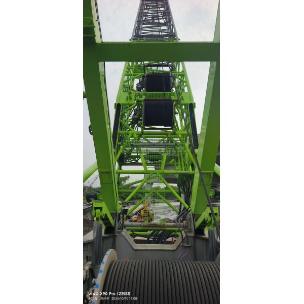 ZCC3000 300 Ton Mobile Hydraulic Crawler Crane Heavy Lifting Equipment with Maximum Lifting Weight 132t