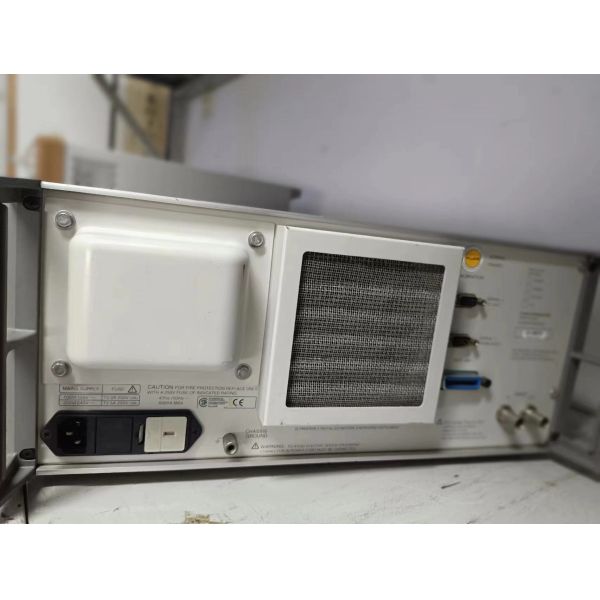 Recycle Fluke 5520A Multi-Product Calibrator with 600 MHz Amplitude Signals and RS-232 Interface in Pre-Owned Condition