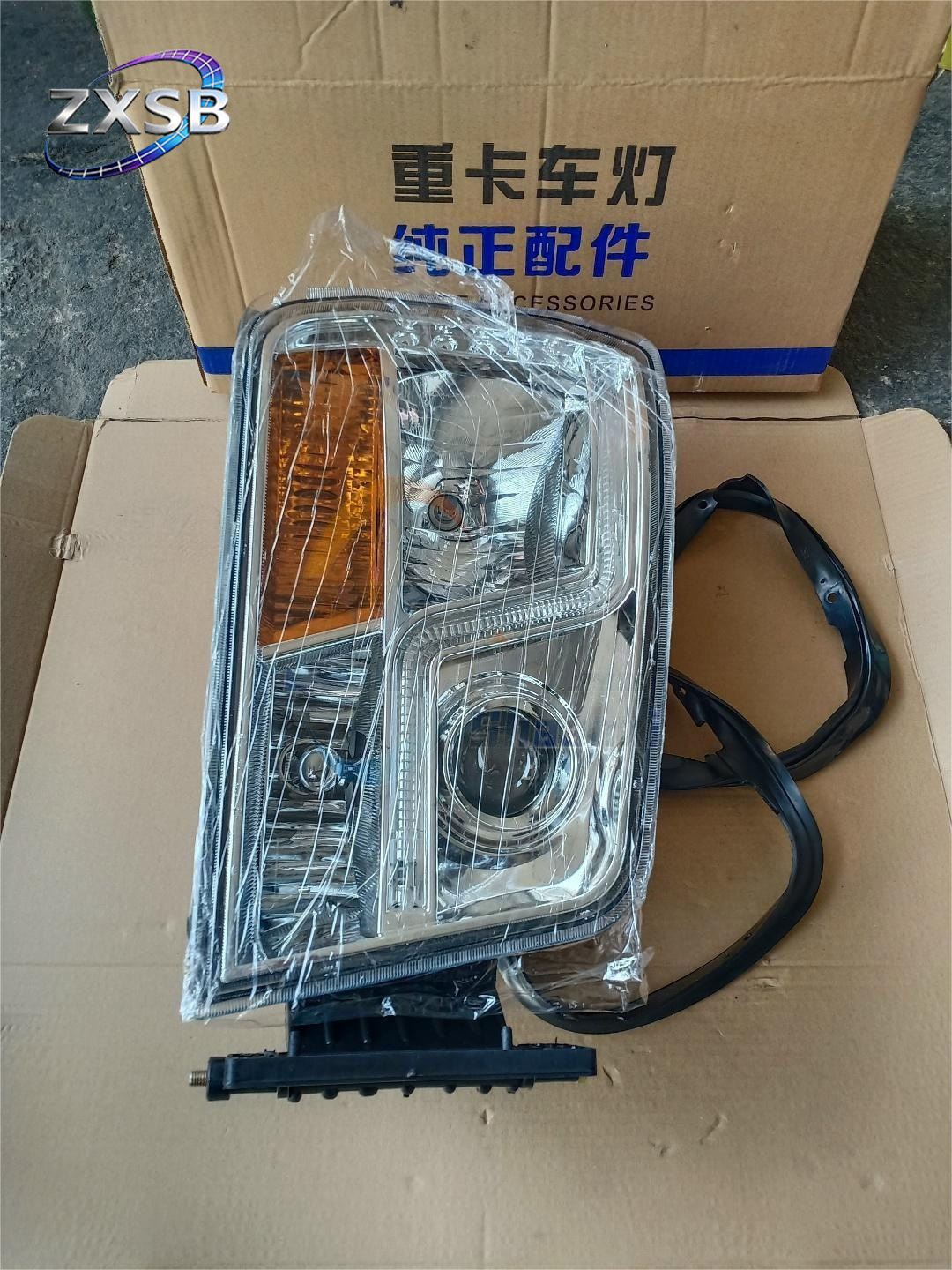 SHACMAN H3000 L3000 Front Left Headlamp Assembly DRL Truck Light DZ96189722030