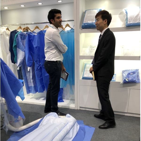 Доктор 	Стерильные хирургические пакеты, пакет мантии хирурга с лицевым щитком гермошлема