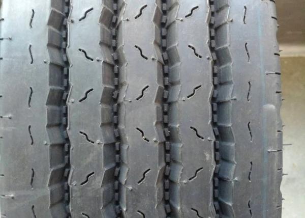 All Axle Wheel Heavy Duty Truck Tires , Lite Truck Tires 8.25R16LT Long Service Life