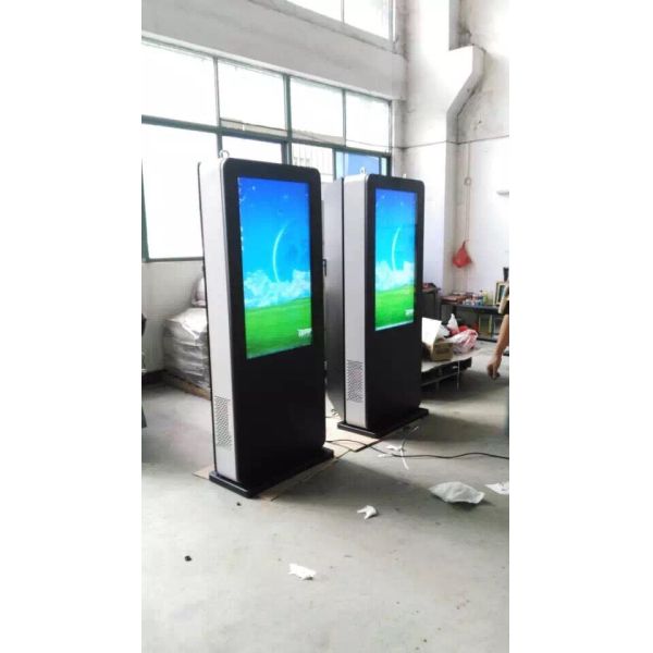 47 Inch Free Standing Outdoor Digital Signage Display For Supermarket , Brightness 2000 nit