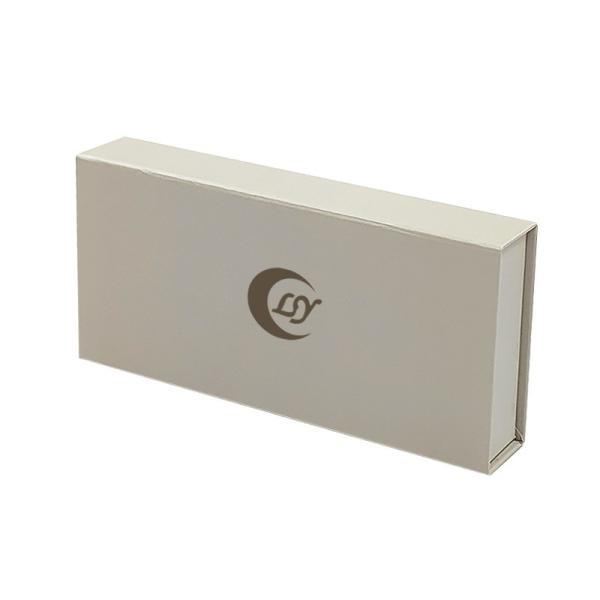 Caixa de Embalagem Magnética Branca Estilizada revestida com UV Caixa de Presente Flip Magnética para Adesivos
