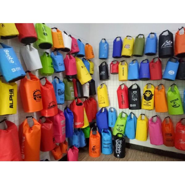 Solid Color Waterproof Travel Bag , 20 Liter Drawstring Dry Bag Fashion Design