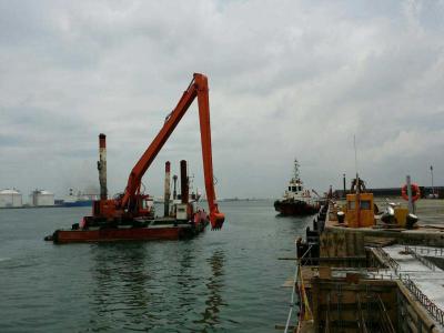 Q550 Steel Excavator Telescopic Boom For Digging Sea Soil 32 Meter Length