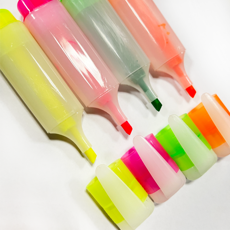 Factory Directly Price 4PCS Cheap Fluorescent Ink PVC Bag Set Marker Pen Chisel Fiber Tip Highlighter
