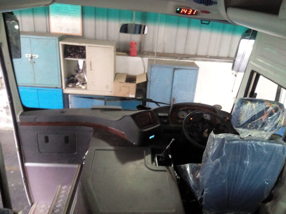 Двигателя Ючай 2013 мест автобуса 24-35 тренера ГОДА используемый Донфенг стиль белого средний