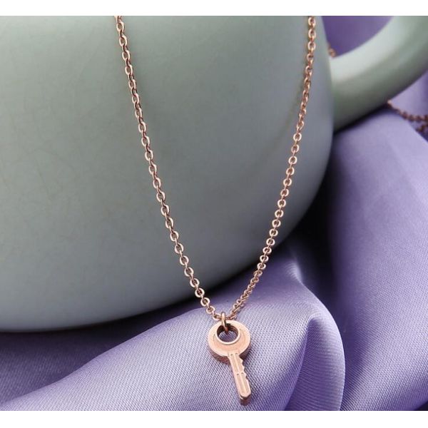 Stainless Steel Key Pendant Rose Gold Necklace Fashion Jewelry Necklace