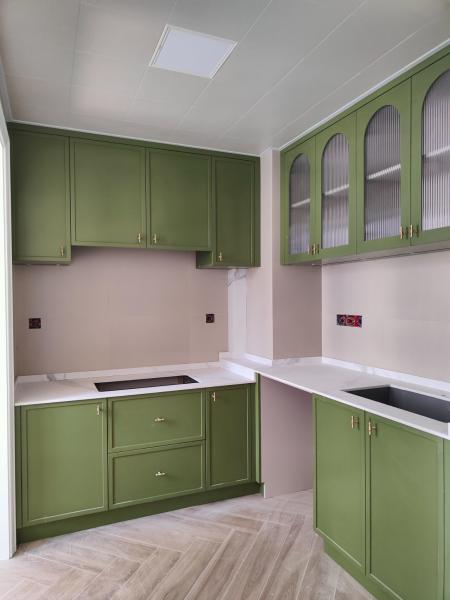 Armoire de cuisine moderne avec design personnalisable en contreplaqué mélaminé