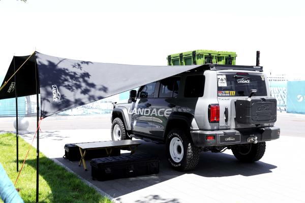 Universal 4WD Car Tent Waterproof Shelter with Extended Awning and Side Wall