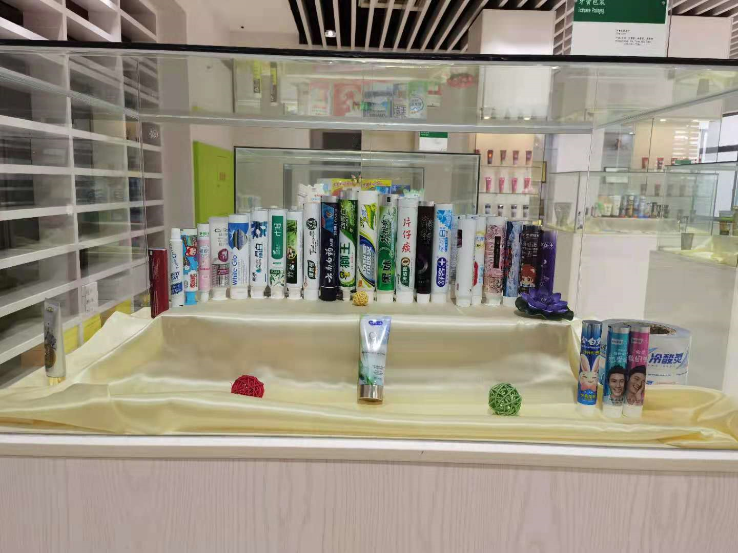 Трубка очищая сливк ухода за лицом D40*150mm 120g косметическая упаковывая с завинчивой пробкой