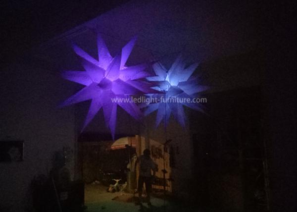 A luz inflável bonita do diodo emissor de luz/decorações de suspensão da estrela ilumina-se para o teto