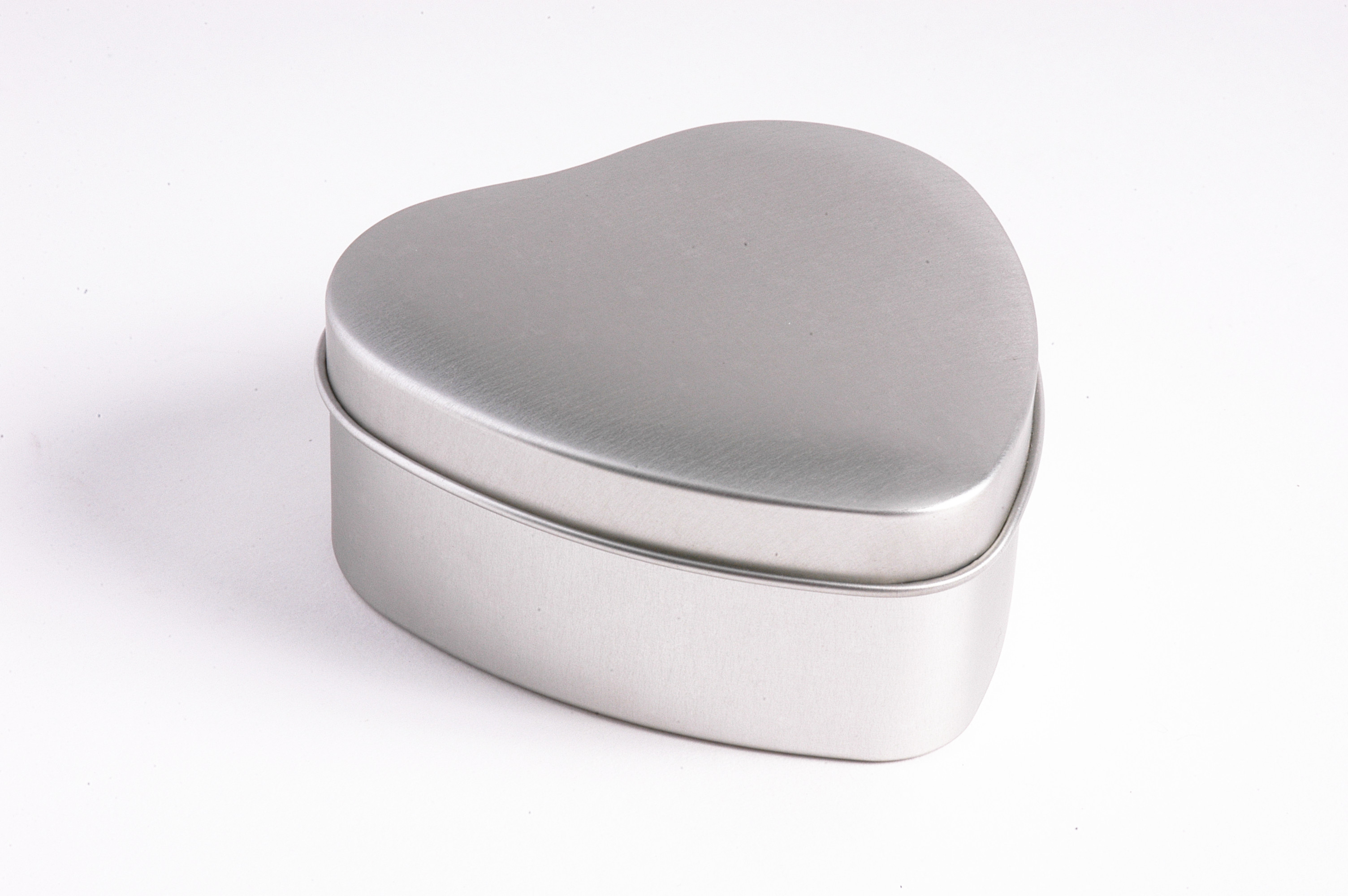 Metal Heart Shaped Tin Box Container For Candle And Chocolate And Cream pack