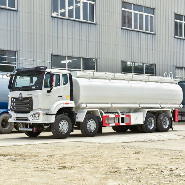 SINO Truck HOWO 25000L 12 Wheel Carbon Steel Fuel Oil Tanker Truck Tank Transport