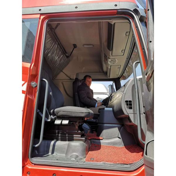 Howo Sinotruck Tractor Trailer Truck / 420hp 6x4 Tractor Truck 371hp 336hp