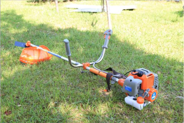 Two Stroke Petrol Strimmer Brush Cutter , Long Pole Petrol Lawn Strimmer