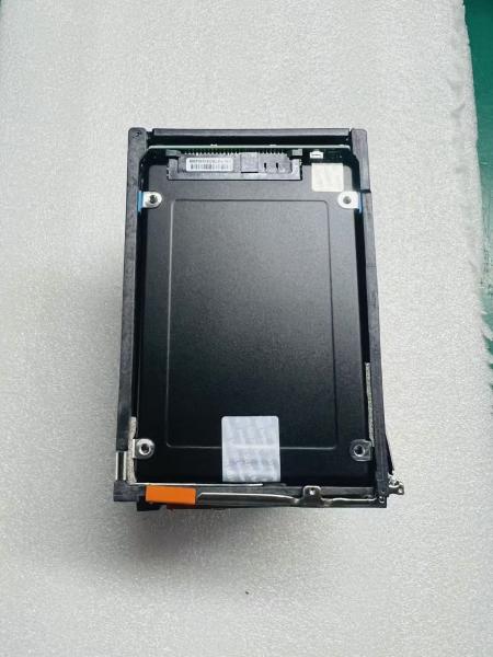 DELL EMC ユニティストレージで ビジネスを推進する 金属とプラスチック の完璧な組み合わせ