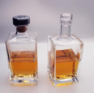 Zinc Alloy Cork  Square Whiskey Bottle 700ml 21.5mm Crystal White