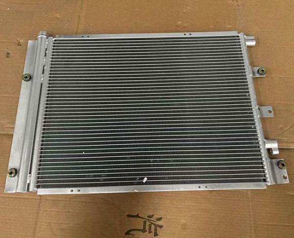 Condenseur de climatisation DZ15221845033 SHACMAN M3000 Pièces de camion Échangeur de chaleur Condenseur