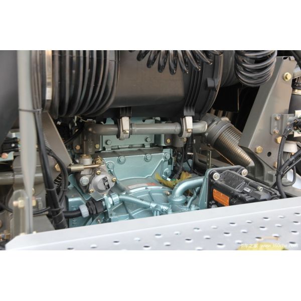 WD615.47 371HP 6X4 Drive Prime Mover Trailer , Maximum speed 101