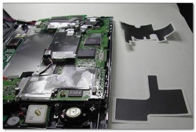 Folha térmica 2,2 g/centímetro cúbico da grafite do carbono preto ultra fino da densidade para a condutibilidade alta do telefone celular 10W/m-K
