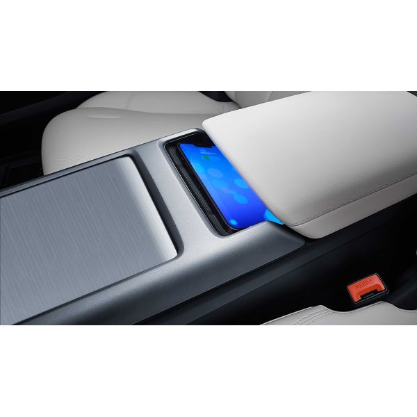 Geely L6 Embracing Cockpit and Galaxy Colorful White for 5 Seats Energy Vehicle Model