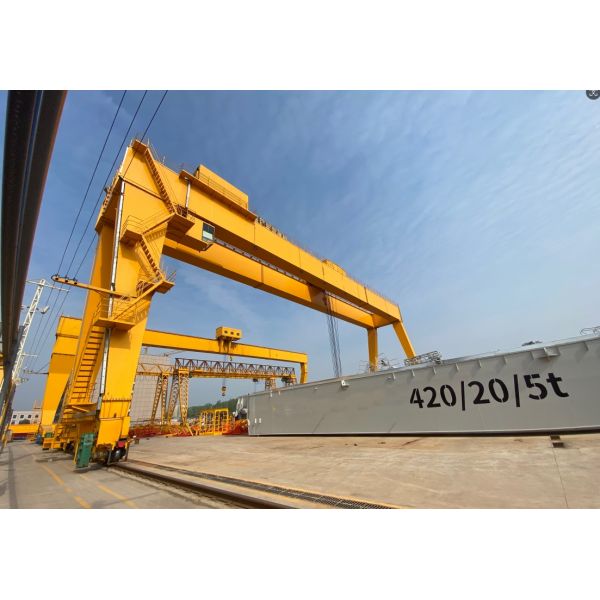 Customized Span Double Beam Mobile Gantry Crane with 50 Ton Lifting Capacity for Construction Sites