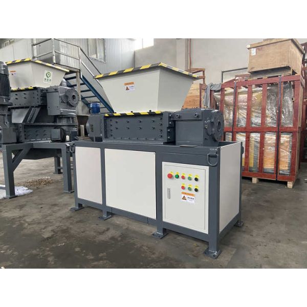 Automatic Wood Pallet Chipper Twin Shaft Industrial Wood Shredder Machine