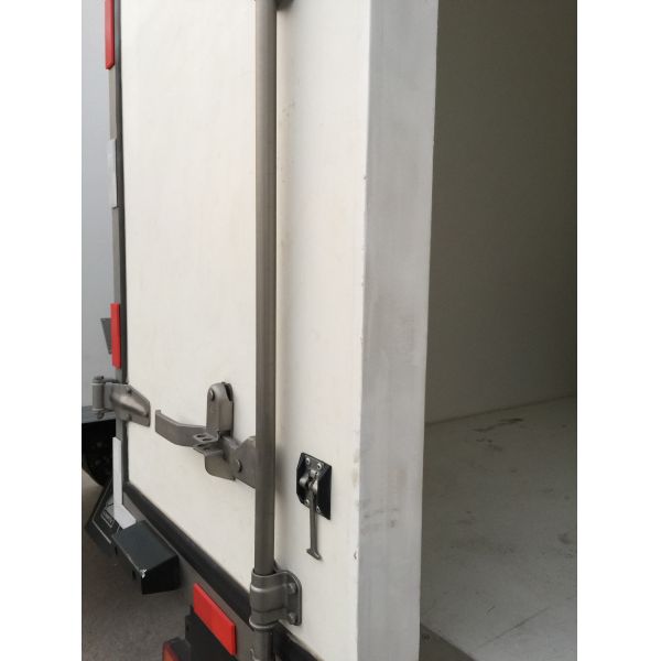HOWO small FPR refrigerated box trucks 4X2 for fresh food transport