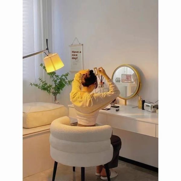 Modern Leisure White Armchair Living Room Designer Chair with Metal Leg Accent Lounge Chair Single Velvet Fabric Sofa Chair