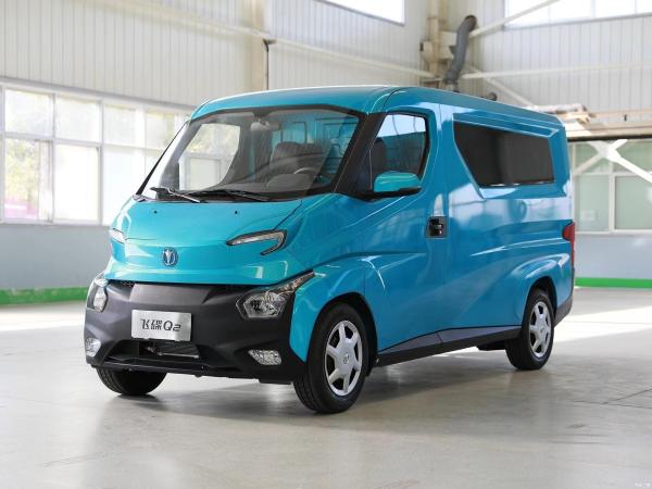 2024 Feidi Q2V Electric Van Multi-function Steering Wheel and with 4L Engine Capacity