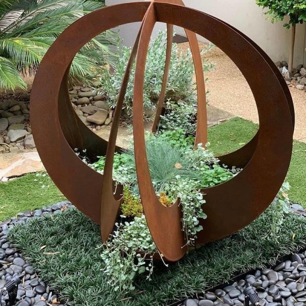 Grandes plantadores decorativos da flor da bola da lâmina do metal de Corten para a paisagem do jardim
