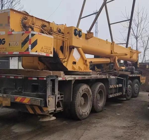 Xg 50 tonnes Cran de camions Équipement de chantier de construction avec cinq bras Cran Jib et en jaune