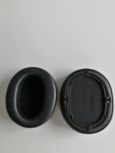 noise-canceling ear pad black colour accessories  for the headphone  wired earphones blue tooth headphone