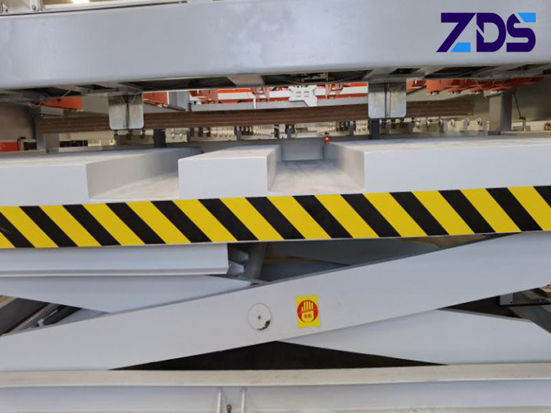 Воздушное давление машины 0.6-0.7MPA пилы панели CNC переклейки 120MM толстое