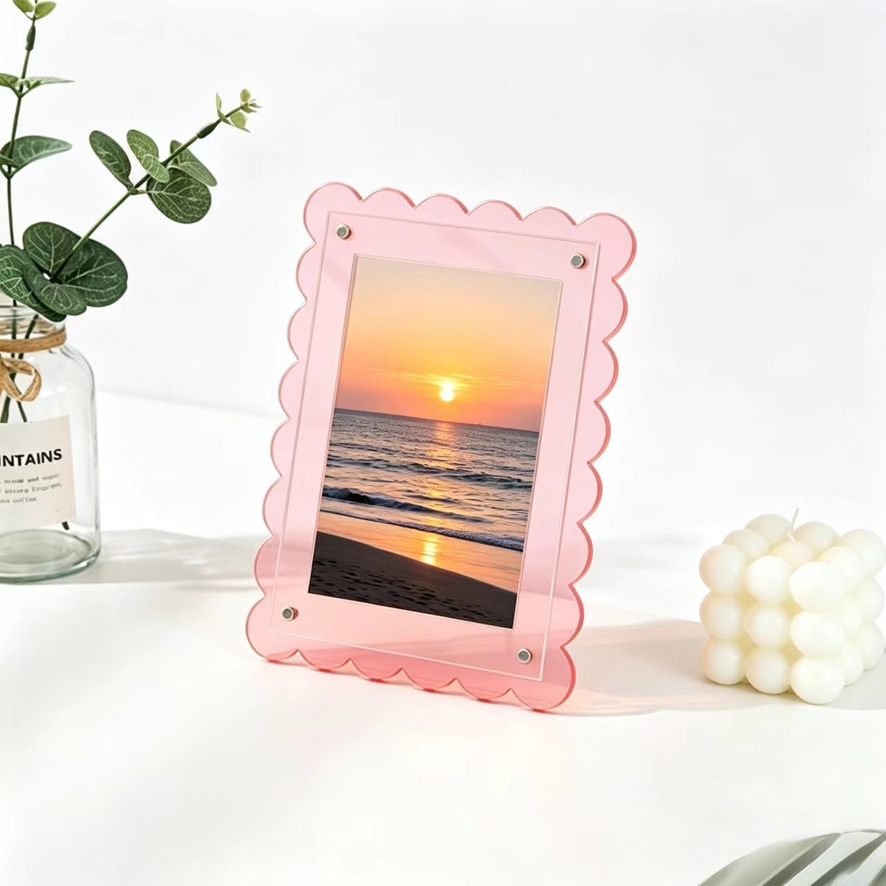 Scalloped Edge Acrylic Magnetic Photo Frame, Fridge Magnet Picture Holder For