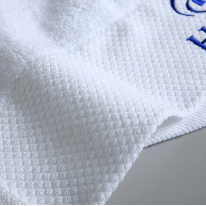 Hôtel blanc sur mesure exclusivement pour une serviette de bain épaissie 100% absorbant le coton