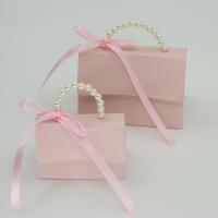 Délicate boîte cadeau de mariage de bonbons de la Saint-Valentin avec poignée et ruban
